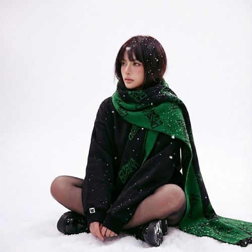 Шарф как главный акцент зимы: как носить шарфы БЕЗДNА и собирать стильные образы